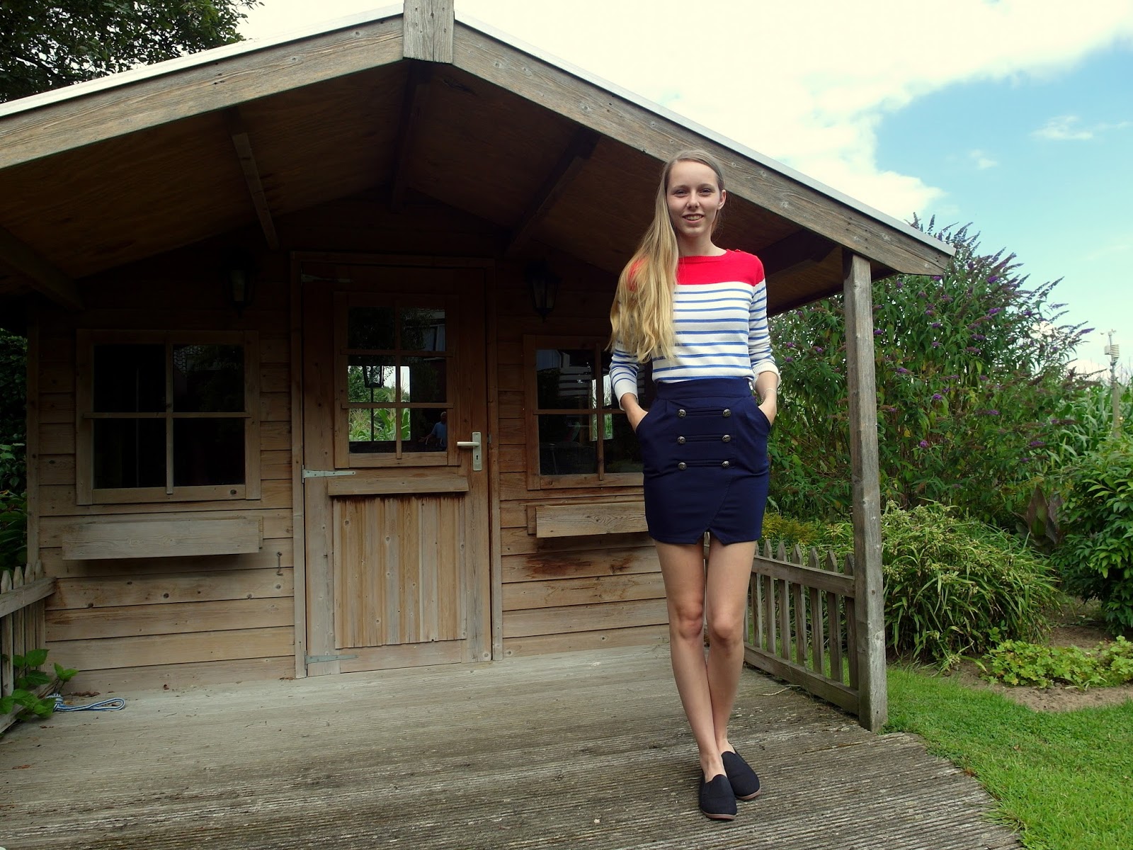 Outfit | The navy skirt