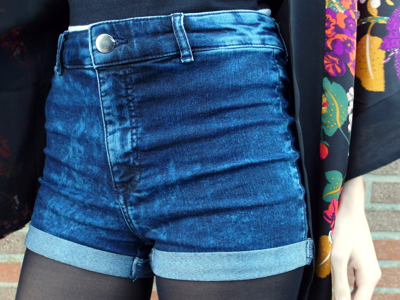 Zwarte kimono H&M divided shorts jeansshort kort spijkerbroekje outfit inspiratie Soshin panty blog