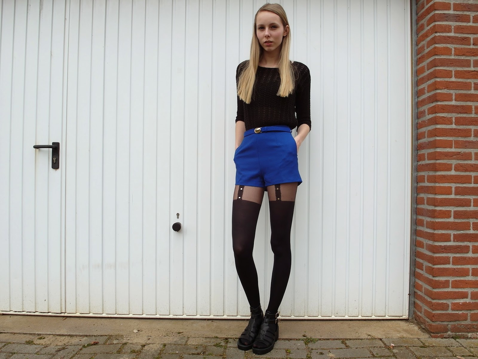 Blauwe shorts met panty eronder Kenzaa webshop Primark sandalen overknee sokken outfit inspiratie