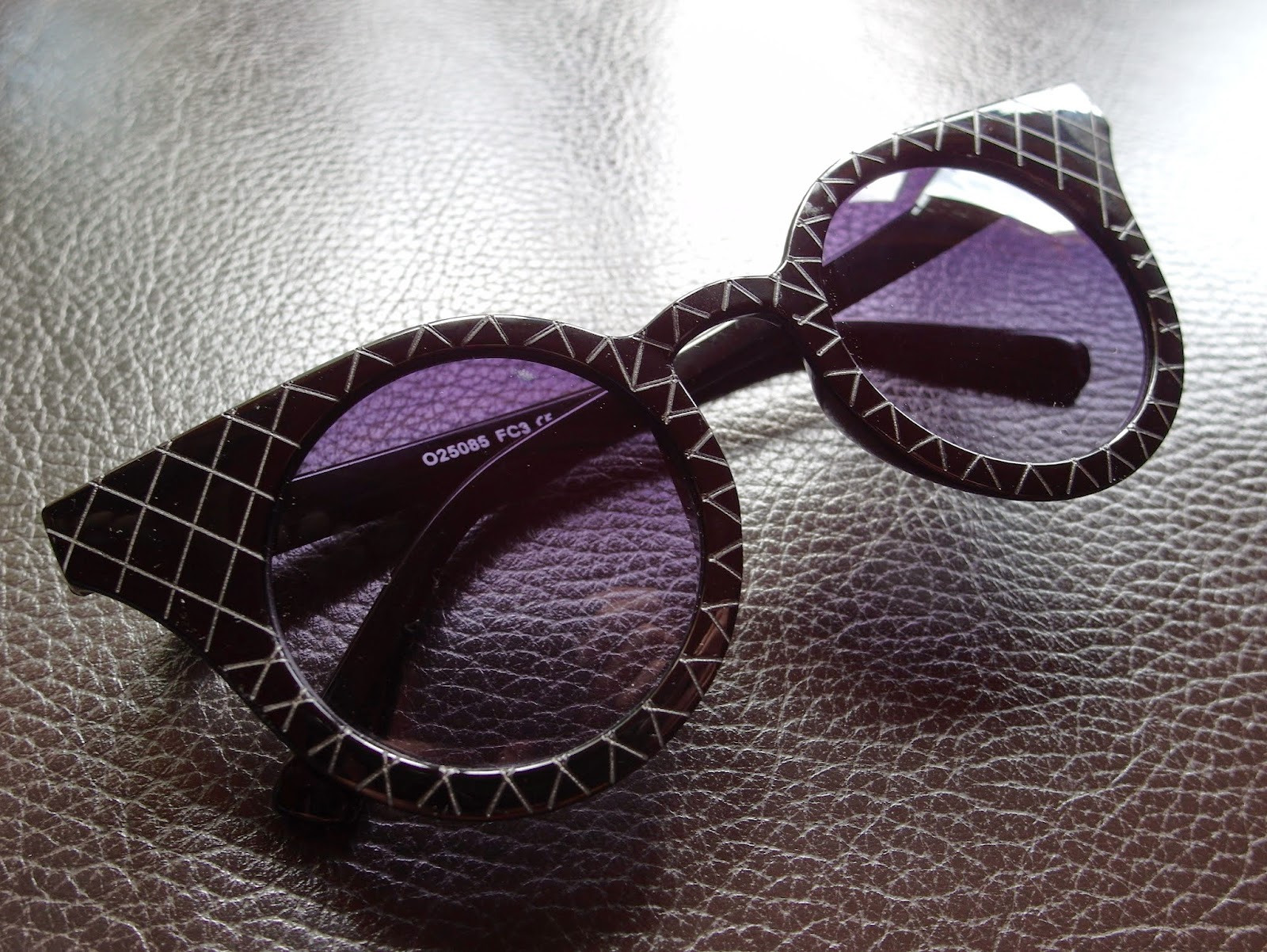 New in | Round cateye sunglasses