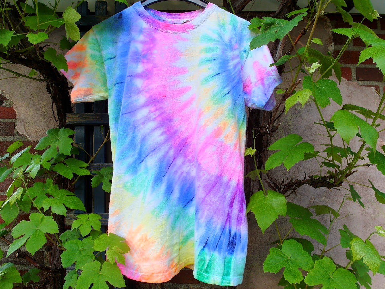 Pastel vintage tie dye shirt van Episode Utrecht