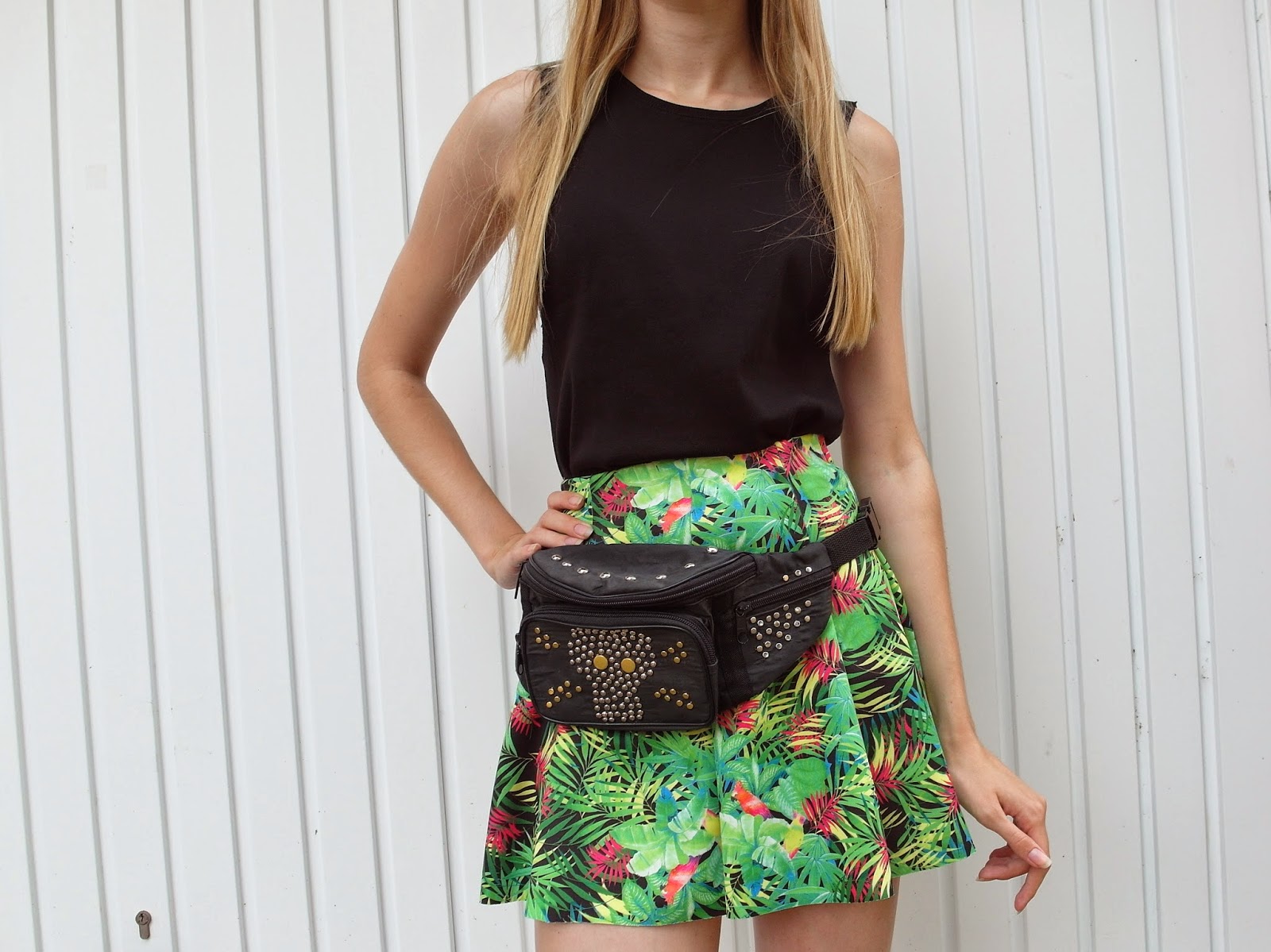 Outfit | Tropical skirt & bumbag