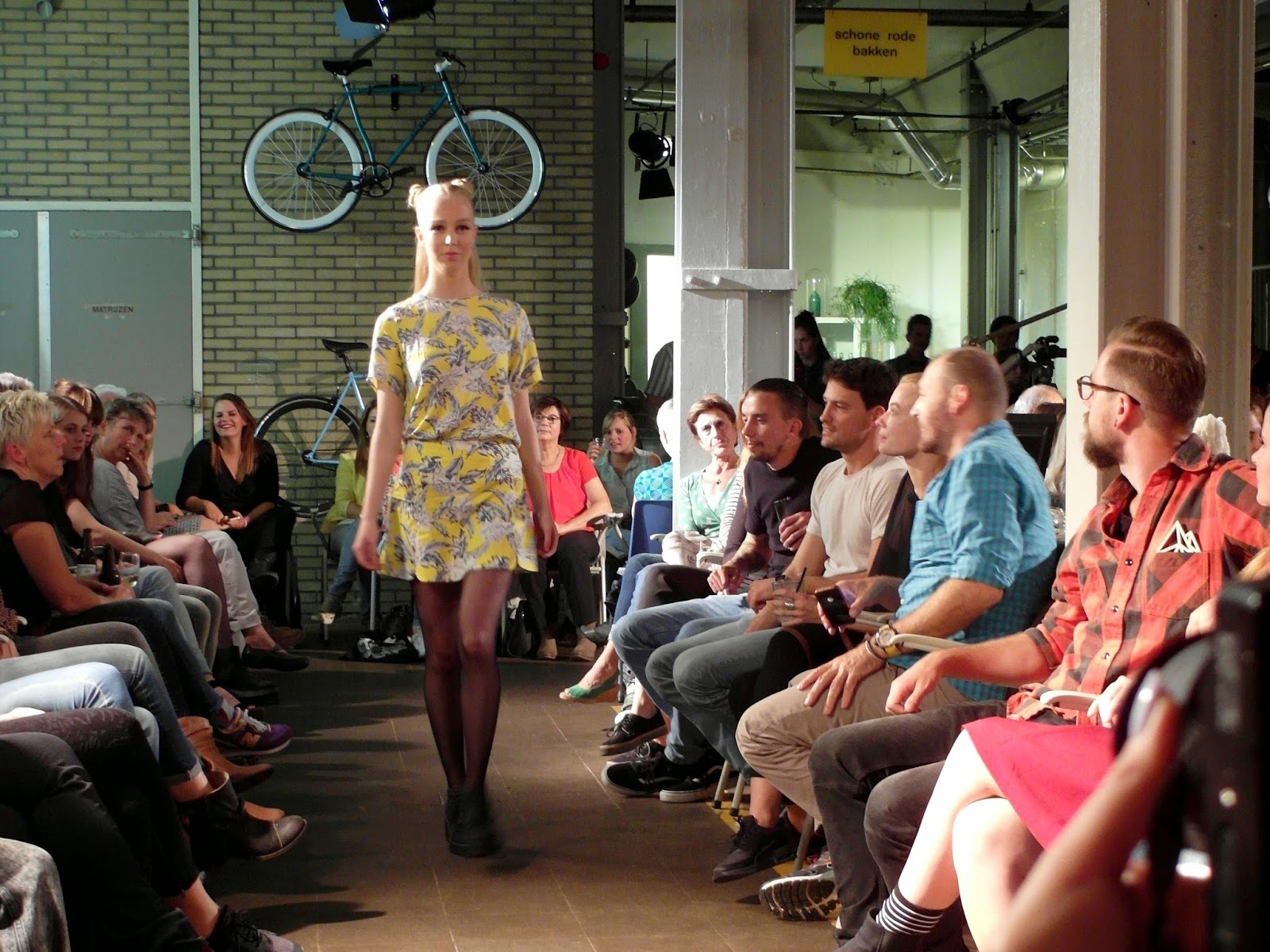 Modeshow van Porch People & Make My Day in restaurant de Meesterproef