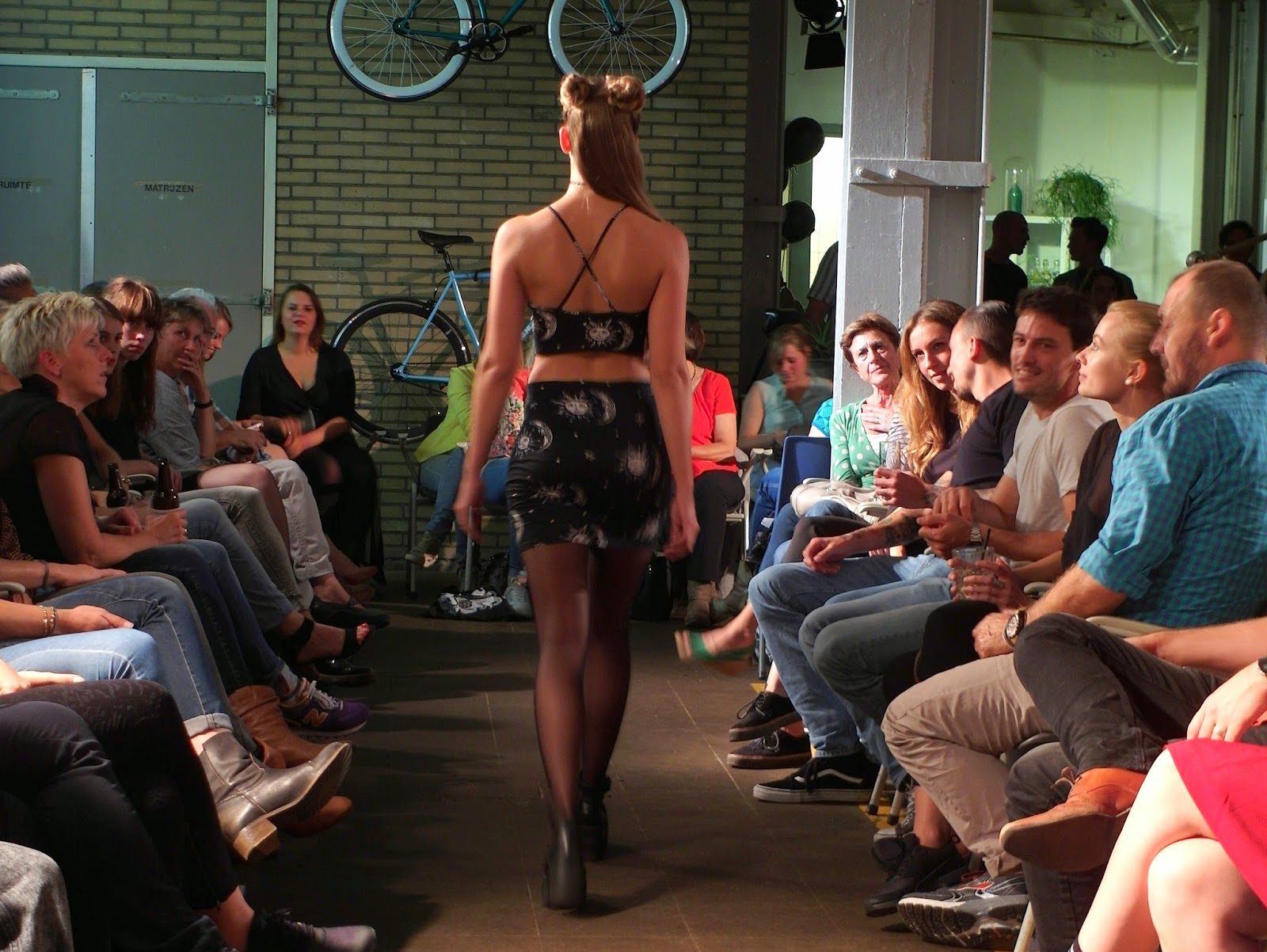 Modeshow van Porch People & Make My Day in restaurant de Meesterproef