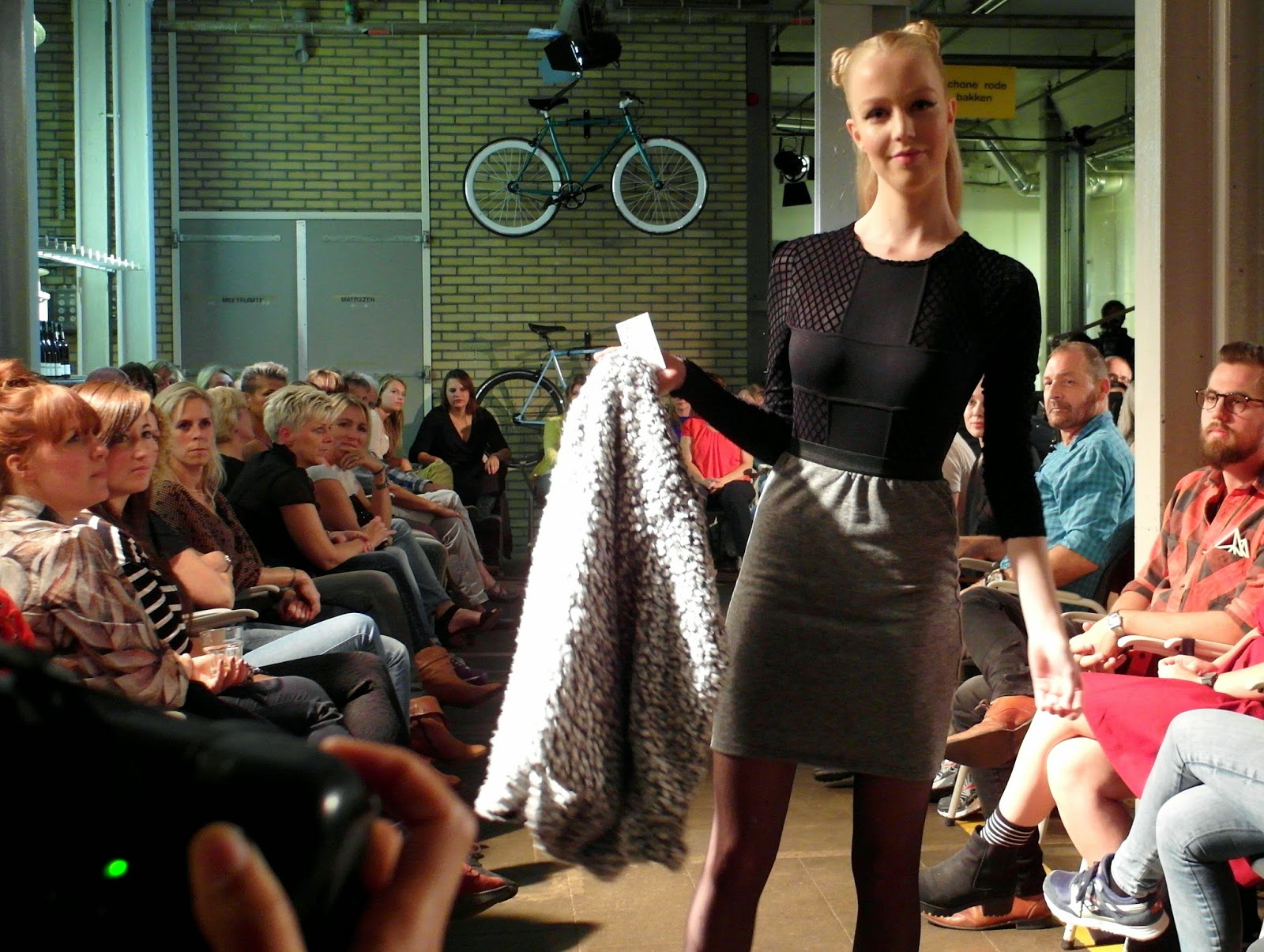 Modeshow van Porch People & Make My Day in restaurant de Meesterproef