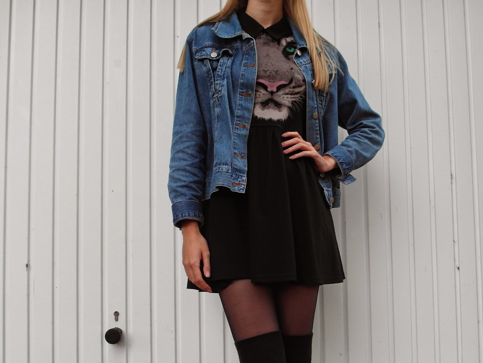 Skater jurkje met tijger tweedehands spijkerjasje vintage kleding blog overknee sokken over de knie hoge kniesokken Primark outfit