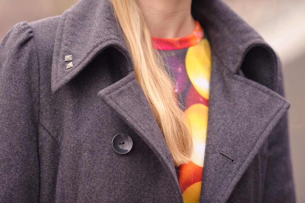 Mr Gugu & Miss Go skittles trui sweater met gekke print snoepjes trui m&m Doesburg fotografie streetstyle Mark Koolen