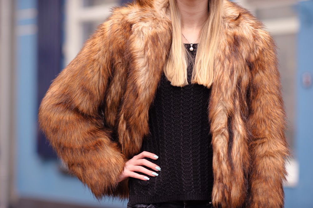 nep bontjas imitatiebont fake fur jas faux fur winterjas h&m fluffy jasje Mark Koolen fotografie Nederlandse mode blogger Doesburg fotografie streetstyle fotoshoot Makepeoplestare