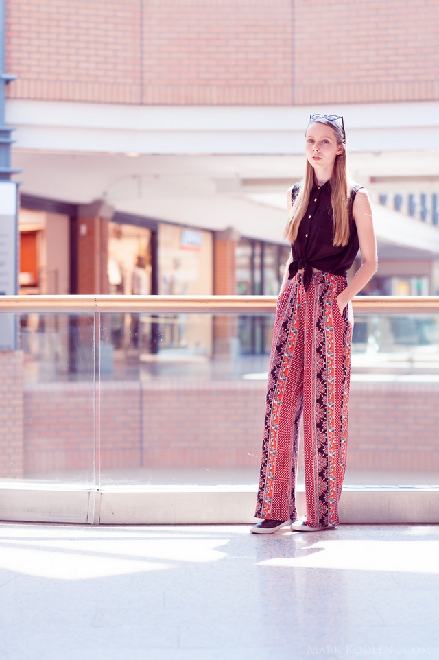 Palazzo pants h&m wijde broek met paisley print zomerbroek comfortabele zomer outfit inspiratie Mark Koolen fotografie