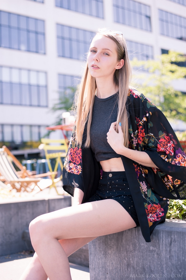 Outfit met kimono h&m nederlandse mode blogger eindhoven street style fotografie Mark Koolen zwarte kleding in zomer