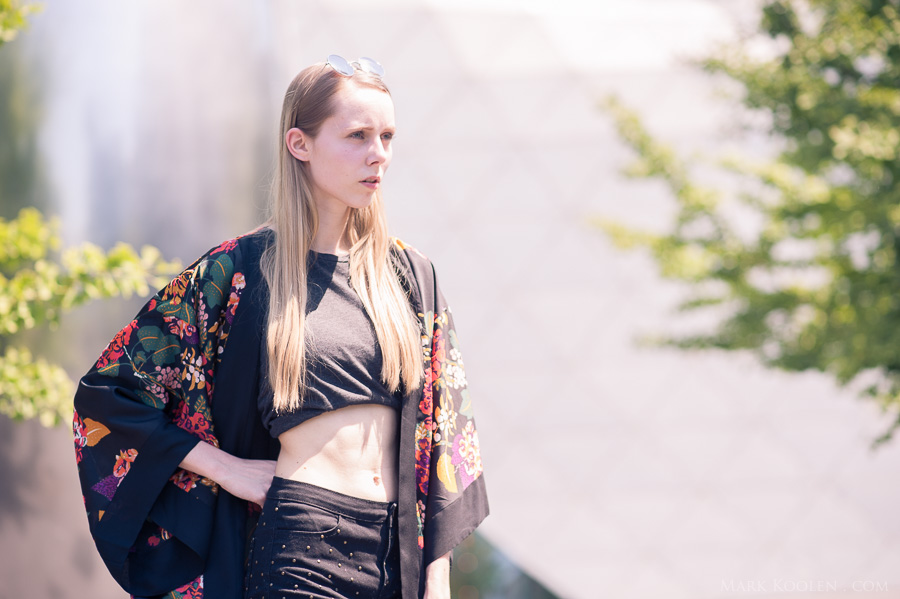 Outfit met kimono h&m nederlandse mode blogger eindhoven street style fotografie Mark Koolen zwarte kleding in zomer