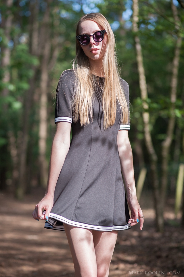 skater jurkje zwarte kleding in zomer nederlandse mode blogger outfit inspiratie slip on sneakers