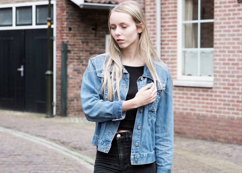 Outfit | Denim and sneakers