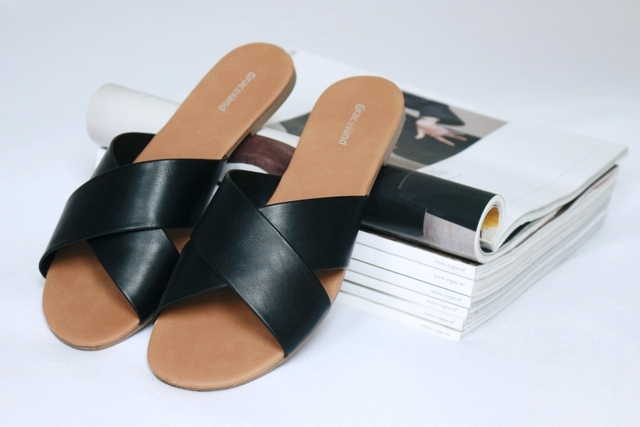 New in | Slip-on sandals