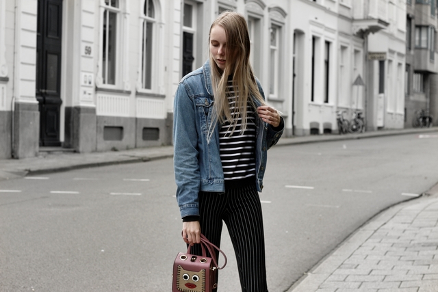 Make people stare blog outfit flare legging the sting streepjes broek Marcez tas vintage spijkerjas arnhem street style nike air max inspiratie