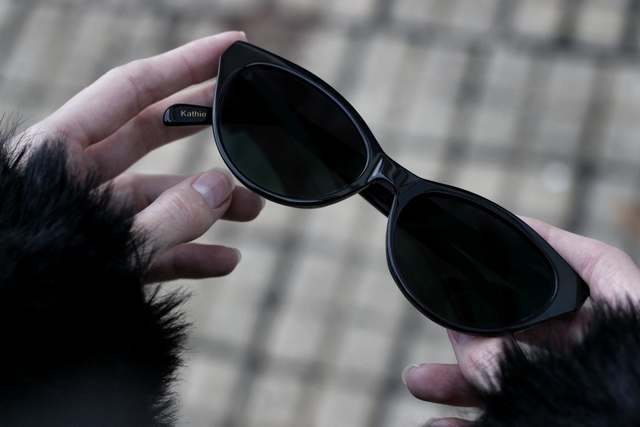 Make people stare blog polette kathie black zonnebril bril ontwerpen papegaaien sokken solow