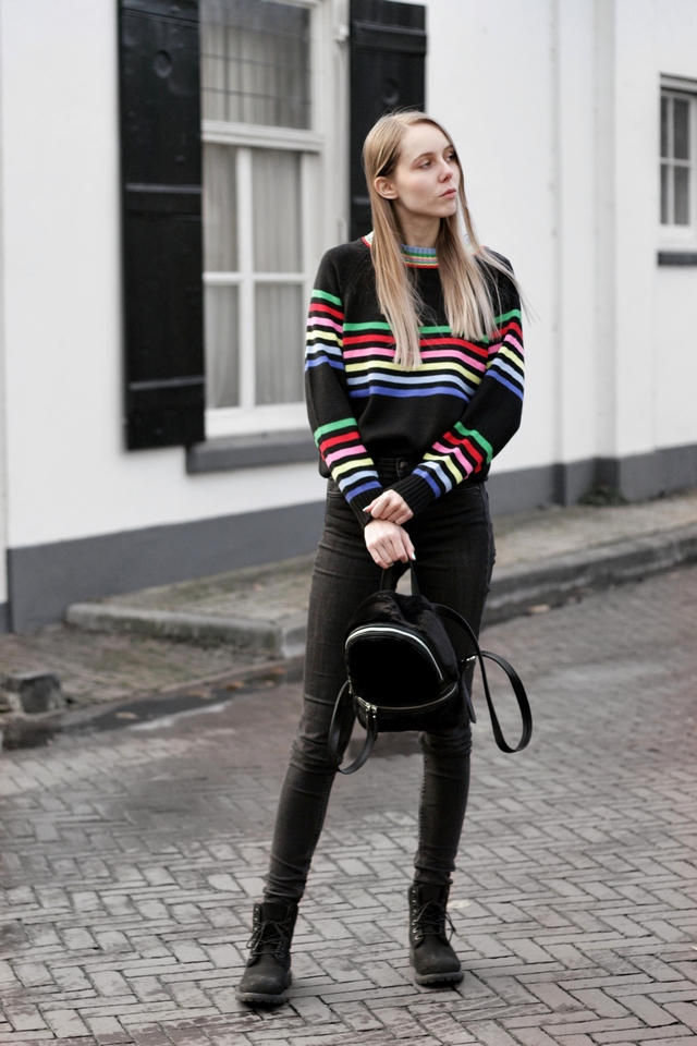Make people stare zaful outfit trui regenboog strepen fluffy rugzak mini backpack stradivarius nederlandse fashion blogger