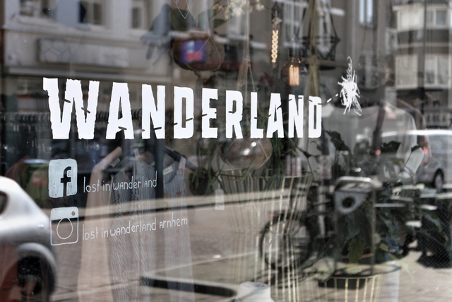 Hotspot concept store Lost in Wanderland Arnhem kleding interieur mode accessoires cadeaus blog modekwartier