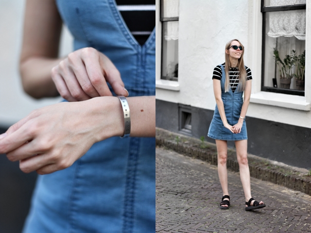 Outfit met h&m spijkerjurk zelfgemaakte slagletter armband primark shirt met strepen polette kathie zonnebril my jewellery kettingen en dr martens sandalen