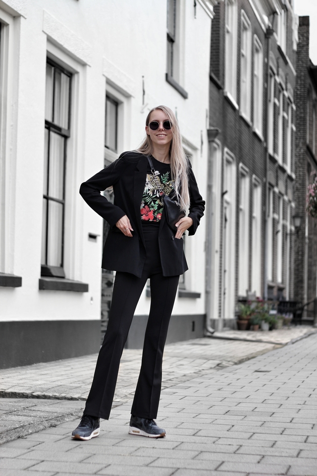 Outfit met zwart pak met Primark boyfriend blazer en My Jewellery pantalon dean Polette zonnebril nederlandse mode blogger