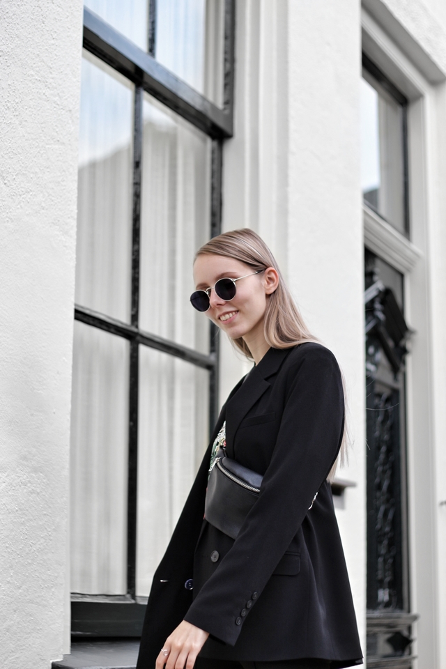 Outfit met zwart pak met Primark boyfriend blazer en My Jewellery pantalon dean Polette zonnebril nederlandse mode blogger