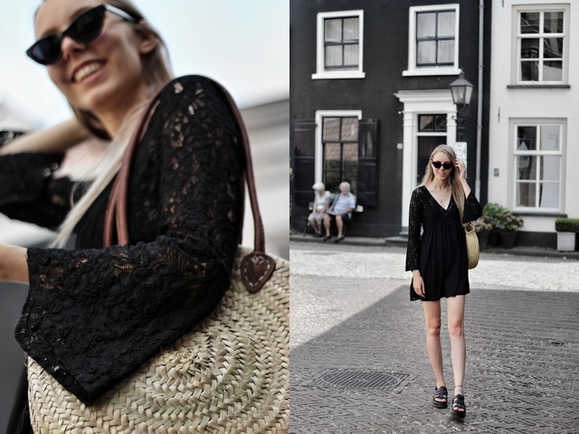 Outfit met ronde rieten tas uit Valencia zwarte kanten Boohoo jurk chunky sandalen met plateau zool Dr Martens analoge camera mode blog Gelderland