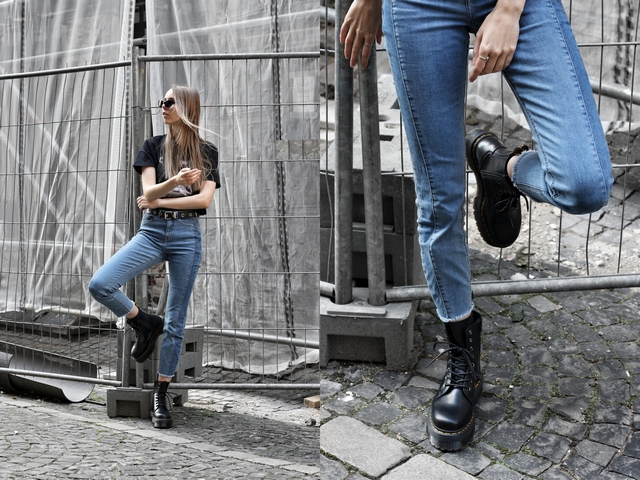 Blogger outfit met zwarte Jadon Dr. Martens laarzen van Footway en tweekleurige Didi spijkerbroek en zwarte oversized botfriend t-shirt street style