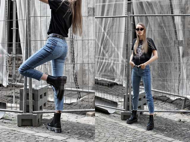 Blogger outfit met zwarte Jadon Dr. Martens laarzen van Footway en tweekleurige Didi spijkerbroek en zwarte oversized botfriend t-shirt street style