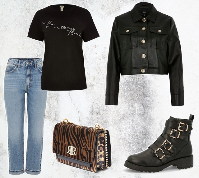 Outfit met bedrukt t-shirt zwart jasje van imitatieleer cropped jacket faux leather biker boots enkellaarzen spijkerbroek mode inspiratie