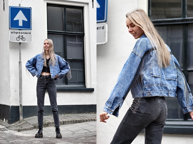 Outfit met fringe denim jacket en crop top vestje van Lily Lulu Fashion review blog outfit post spijkerjas franjes cowgirl dr martens jadon platform nederlandse mode blogger