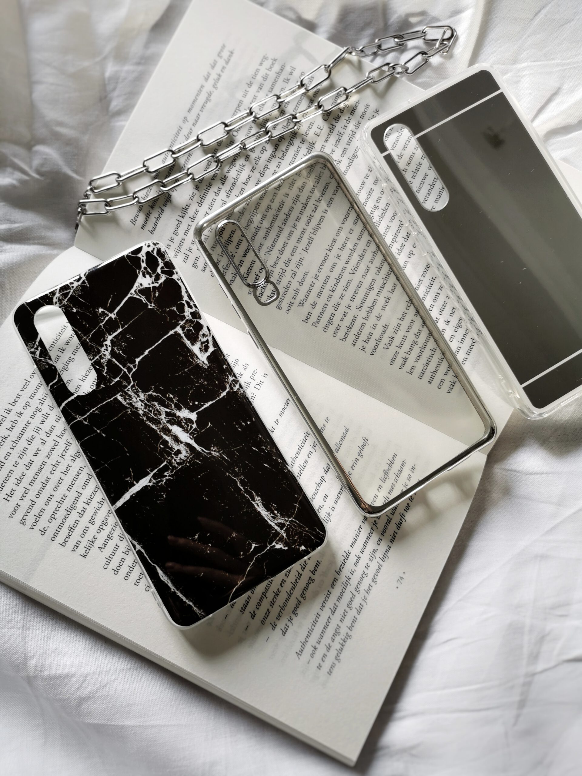 Hoesjes Outfit telefoonhoesje Huawei P30 softcase zwart marmer hoesje zilver spiegel effect doorzichtig met zilveren rand review trendy hoesjes