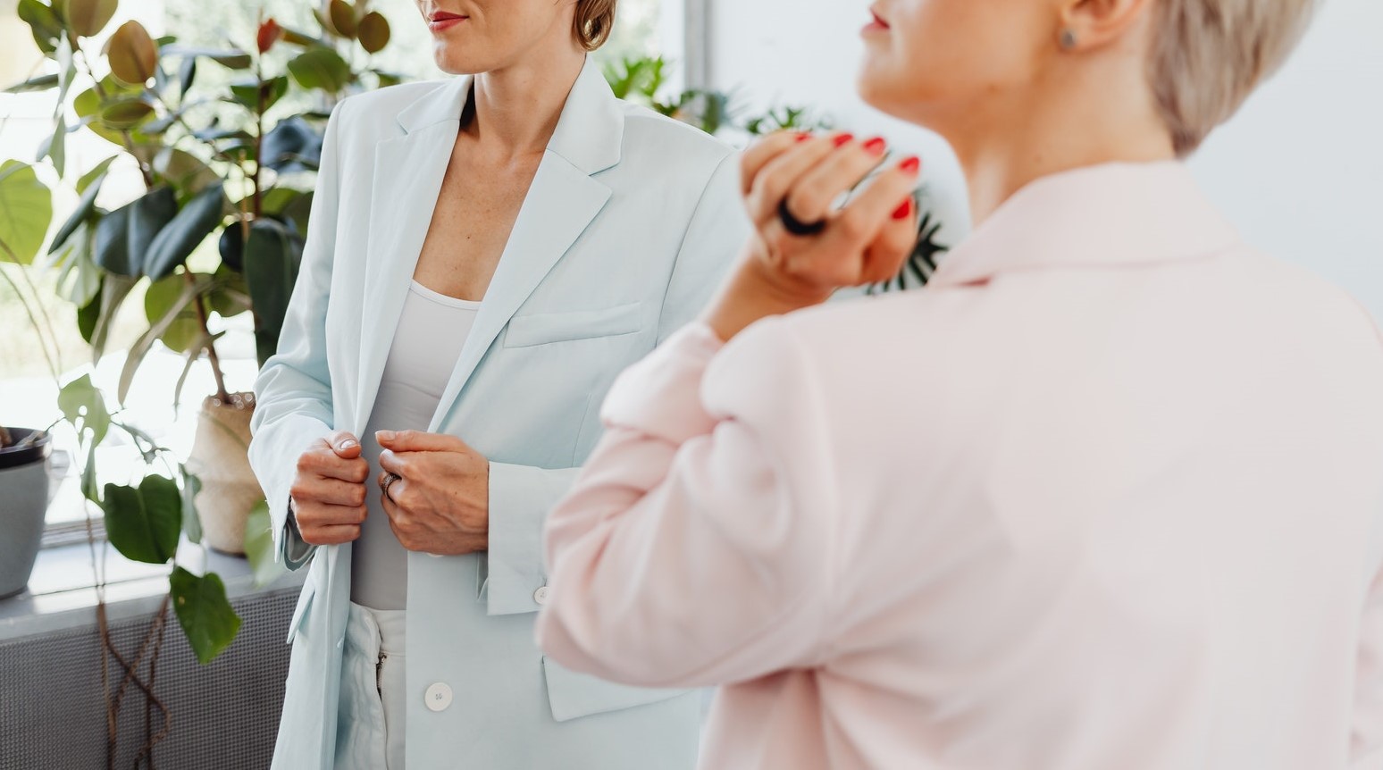 Tips om het perfecte trouwpak te kopen bruiloft outfit vrouwenpak trouwpakken voor vrouwen trouwerij pak